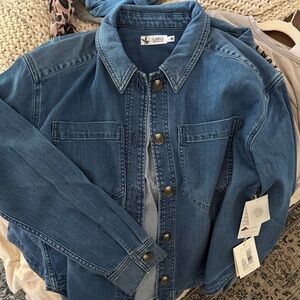 Carve Designs FLORA DENIM SHACKET
Relaxed Shirt Jacket